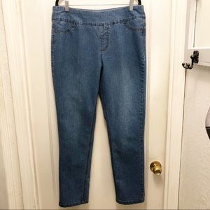 Soft Surroundings Ultimate PullOn Jeans. Medium Wash Size Large.
